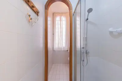 Un baño de The Yellow House - Solarium - Climatized Pool