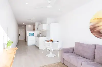 Una cocina o zona de cocina en Beachfront Apt with Open Terrace in Las Canteras