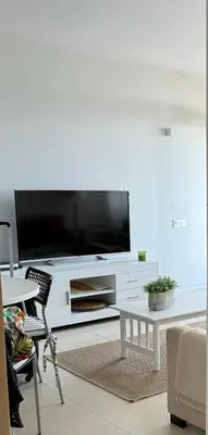 Una televisión o centro de entretenimiento en OMBÚ- COMPLEJO PAPAGAYOS