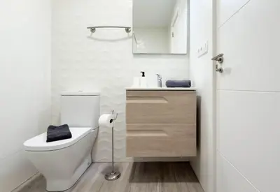 Un baño de Guanarteme Vista Surf, Las Canteras 1
