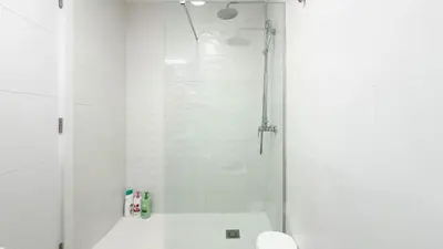 Un baño de Guanarteme Vista Surf, Las Canteras 1