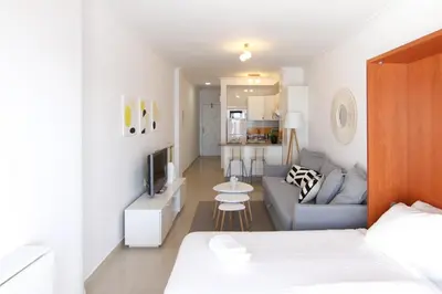 Cama o camas de una habitación en Estudio frente a la playa de Las Canteras S64