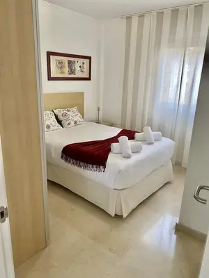 Cama o camas de una habitación en HomeForGuest Apartment next to Las Canteras with FREE Parking
