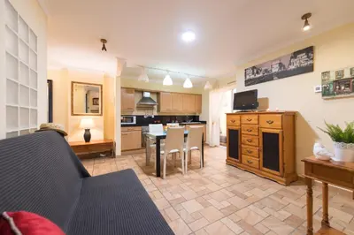 Una cocina o zona de cocina en SG Carlos Family House