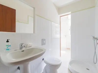 Un baño de El Jardin de Santa Brígida with private pool, sauna & jacuzzi