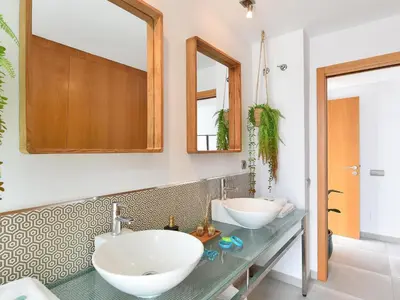 Un baño de Los Dragos Salobre Golf Villas 3 by VillaGranCanaria