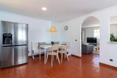 Una cocina o zona de cocina en Villa Veneguera + Seaview + Pool + Garden