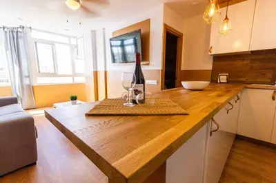 Una cocina o zona de cocina en Coral Friendly Holiday Home