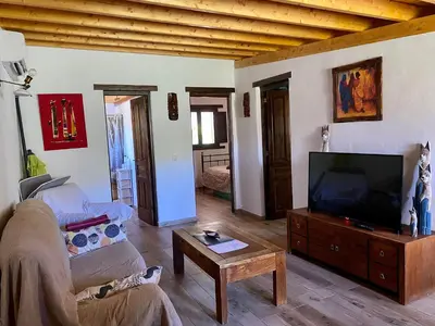 Una televisión o centro de entretenimiento en Las Palmeras
