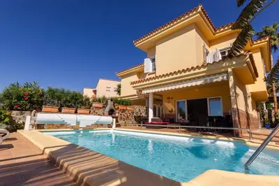 Piscina en o cerca de Sea Edge Friendly Holiday Home
