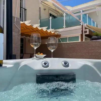 Spacious Apartment With Private Jacuzzi and Pool Access