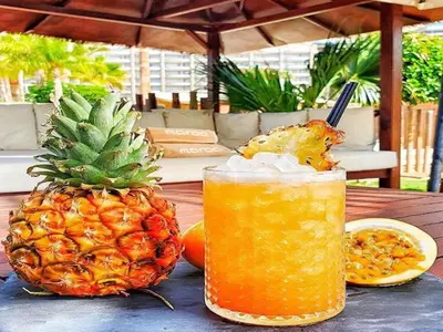Bebidas en Sunset Balcony with Ocean Views and pool access