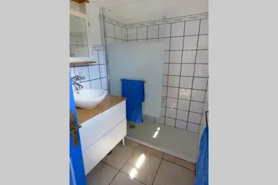 Un baño de Casa con piscina privada en Cercados de Espino