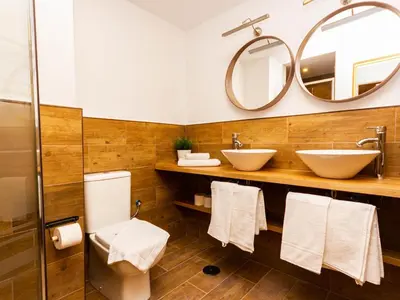 Un baño de Slipper friendly Holiday Home