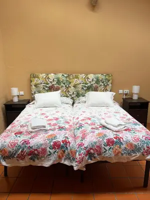 Cama o camas de una habitación en Casona Gildana: Historia, Patrimonio/E-working