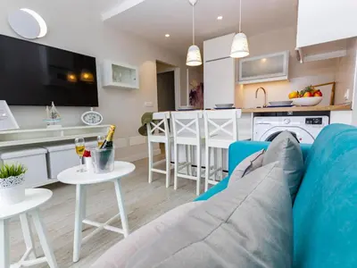 Una cocina o zona de cocina en Navy style friendly Holiday Home