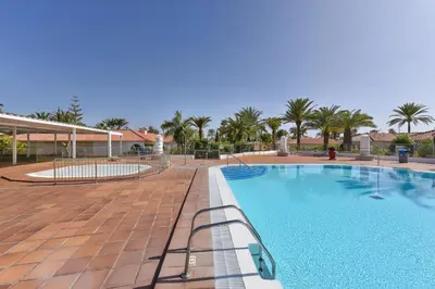 Piscina en o cerca de Bungalow Sun Club OS55 by VillaGranCanaria