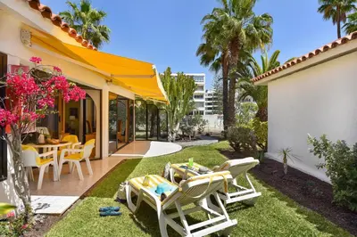 Jardín al aire libre en Bungalow Sun Club OS55 by VillaGranCanaria