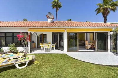 Jardín al aire libre en Bungalow Sun Club OS55 by VillaGranCanaria