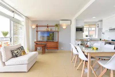 Una televisión o centro de entretenimiento en Apartment Oasis CM18 by VillaGranCanaria