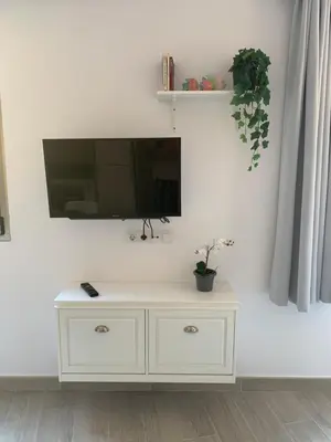 Una televisión o centro de entretenimiento en Apartamento Suite Canteras