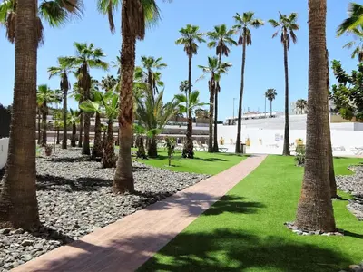 Jardín al aire libre en Breeze Friendly Holiday Home
