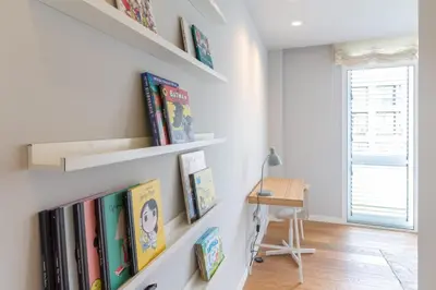 Biblioteca en el apartamento
