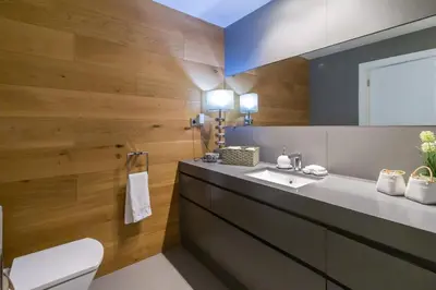 Un baño de Extra Luxurious Apartment on the Beachfront.