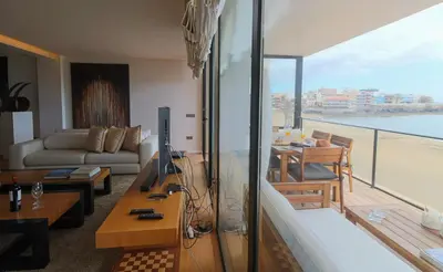 Zona de estar de Extra Luxurious Apartment on the Beachfront.