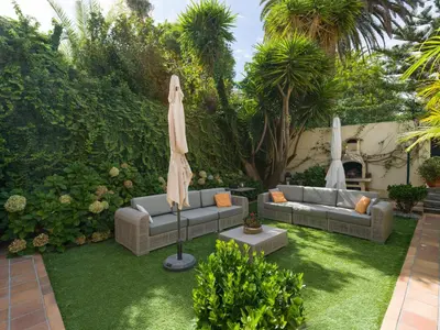 Jardín al aire libre en House with cozy garden BBQ and free parking