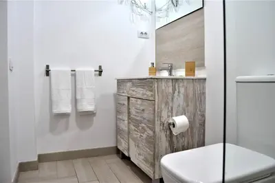 Un baño de Comfy Box Las Canteras
