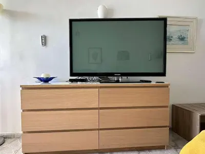 Una televisión o centro de entretenimiento en Studio Am Strand