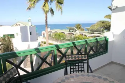 Un balcón o terraza de Bonito apartamento cerca la playa