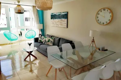 Zona de estar de Céntrico apartamento 221 by CASAS COCODRILO