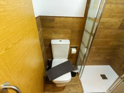 Un baño de Swimsuit Friendly Holiday Home