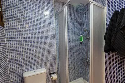 Un baño de Lighthouse Friendly Holiday Home
