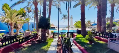 Jardín al aire libre en PHARUS retro beach home New Heated Pool