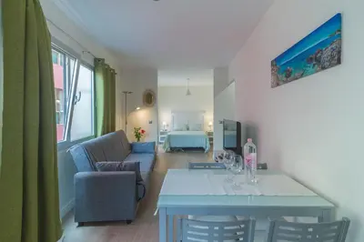 Plano de New and Cute Studio close to the beach.