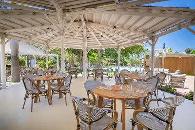 Un restaurante o sitio para comer en Barceló Margaritas Royal Level Adults Only