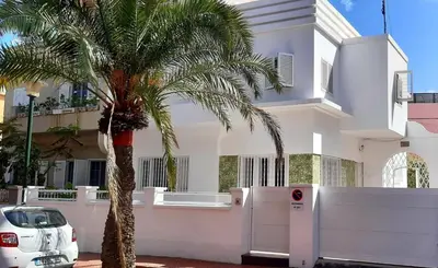 Edificio en el que se encuentra el hostal o pensión