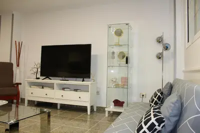 Una televisión o centro de entretenimiento en Apartamento Boutique Cruce de Melenara