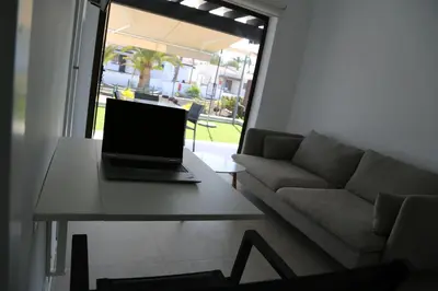 Zona de estar de Precioso Bungalow en complejo privado con piscina