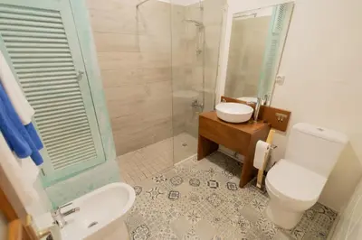 Un baño de Agüita Surf Lodge