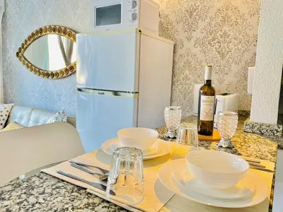 Una cocina o zona de cocina en THE MALIBU HOLIDAY CLUB SUITE - PUERTO RICO