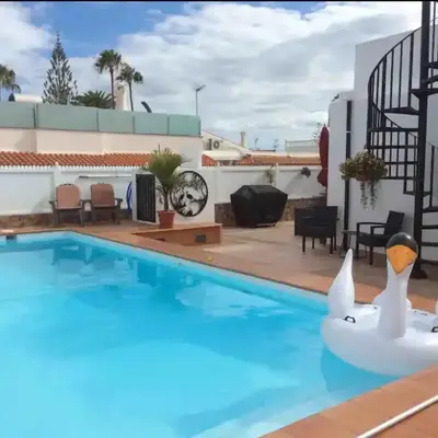 Villa Bahamas private heated pool close to town.