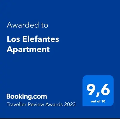 Certificado, premio, señal o documento que está expuesto en Los Elefantes Apartment