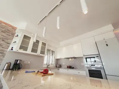 Una cocina o zona de cocina en Spacious Apartment with Sea view
