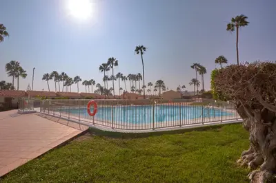 Piscina en o cerca de Bungalow Santa Fe con gran terraza