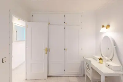 Un baño de Sunny Apartment Tanife by Yumbo