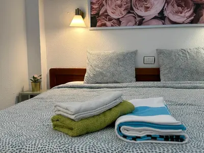 Cama o camas de una habitación en Sunny Apartment Tanife by Yumbo